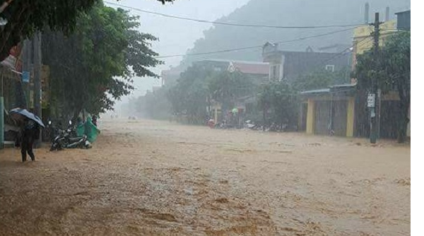 Hà Nam: Mưa lớn gây ngập, đường cũng như … sông