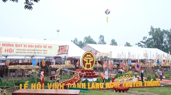 Huyện Phú Xuyên: Mãn nhãn với tấm phản gỗ cẩm lai lớn nhất Việt Nam