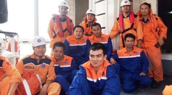 Nghệ An: Đắm tàu chở than, 12 thuyền viên thoát nạn
