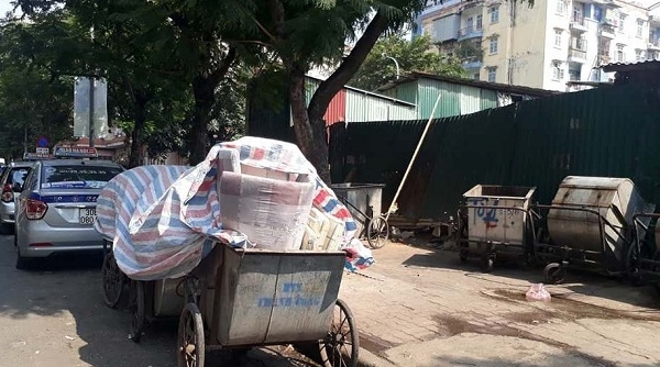 P.Nhân Chính, Hà Nội: Đề nghị xử lý dứt điểm xe tập kết rác tại phố Nguyễn Thị Thập