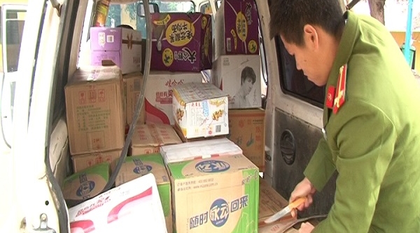 Lạng Sơn: Thu giữ lô hàng thực phẩm lậu các loại