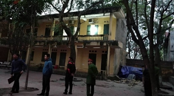 Nguyên nhân vụ sập lan can Trường Tiểu học Văn Môn