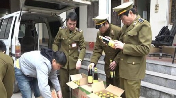 Lạng Sơn: Bắt giữ 2 xe ô tô chở thực phẩm nhập lậu