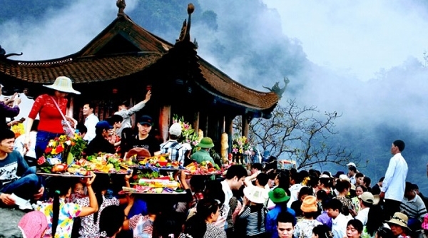 Quảng Ninh: Nhiều du khách “bất ngờ” trong ngày đầu tiên thu phí tham quan di tích Yên Tử