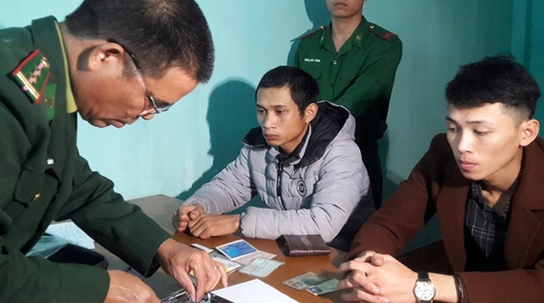 Quảng Trị: Nam thanh niên giấu 300 viên ma túy vào bụi chuối khi bị kiểm tra