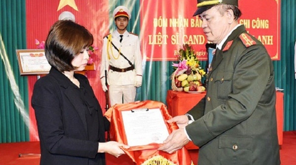 Ninh Bình: Trao bằng “Tổ quốc ghi công” cho Trung tá CSGT hy sinh khi truy bắt “cát tặc”