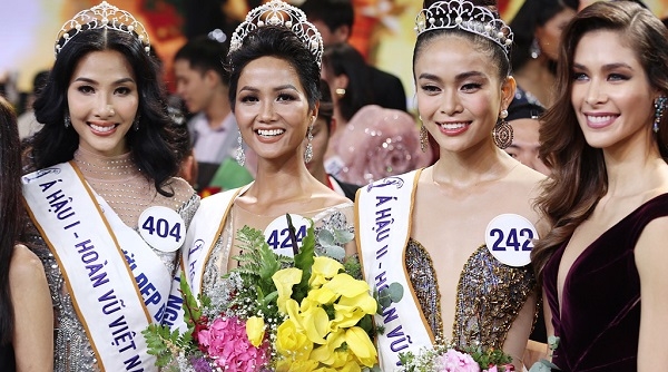 Tham dự Hoa hậu Hoàn vũ, gia cảnh H’hen Niê khiến khán giả xót xa