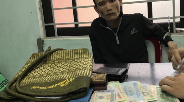 Thừa Thiên Huế: Nhiều người dân truy bắt tên cướp giật túi xách