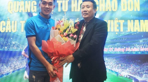 Lãnh đạo tỉnh Quảng Trị khen thưởng tuyển thủ U23 Việt Nam