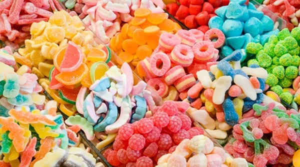 Bộ Y tế khuyến cáo lựa chọn bánh kẹo, thực phẩm an toàn trong dịp Tết