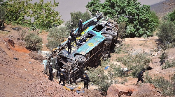 Peru: Xe buýt lao xuống hẻm núi 44 người thiệt mạng