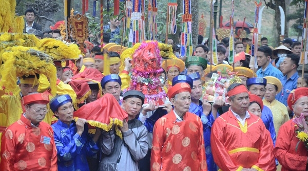Lễ hội đền Gióng (Hà Nội): Không còn phản cảm…