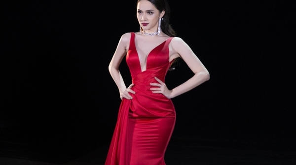 Hương Giang idol mang đầm dạ hội đỏ rực tới Hoa hậu Chuyển giới Quốc tế