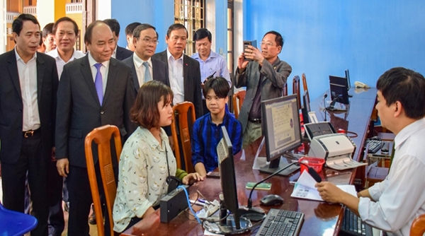 Thủ tướng Nguyễn Xuân Phúc thăm và kiểm tra Trung tâm Tiếp công dân - CA tỉnh Thừa Thiên Huế