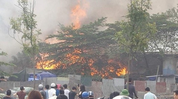 Hà Nội: Cháy lớn ở làng nghề Triều Khúc