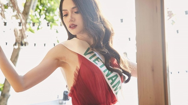 Hương Giang Idol gợi cảm, tỏa sáng trong buổi ghi hình tại Hoa hậu Chuyển giới Quốc tế