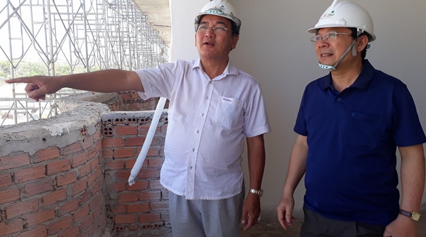 Phó Chủ tịch UBTWMTTQVN Nguyễn Hữu Dũng thăm các dự án của Tập đoàn Việt Úc