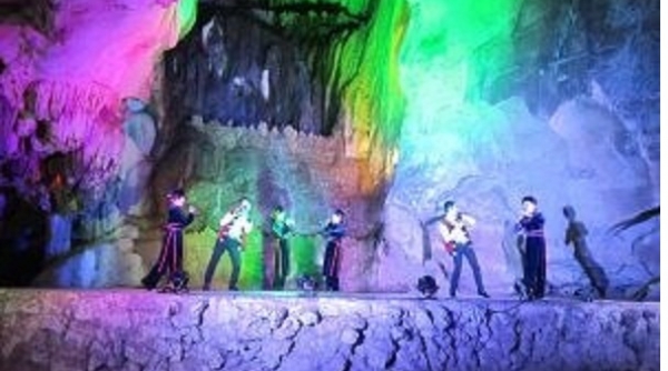 Hấp dẫn chương trình biểu diễn nghệ thuật trong hang động