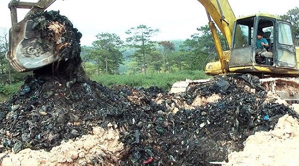 Phát hiện nhà máy xử lý rác chôn trái phép 40.000 tấn chất thải