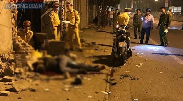 Hà Nam: Hai thanh niên tử vong khi đâm trực diện xe vào tường nhà dân
