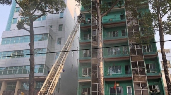 Cháy khách sạn ở Sài Gòn, 19 người thoát nạn