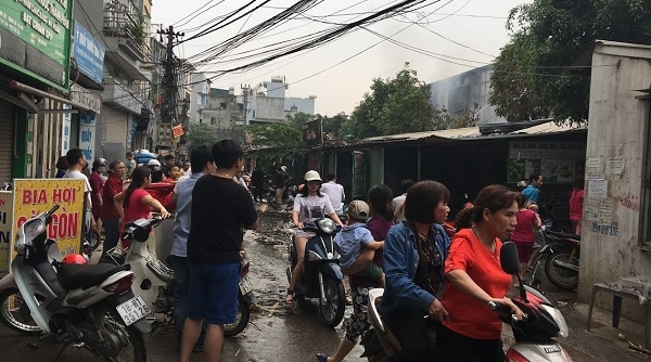 Xót xa cảnh hoang tàn sau đám cháy chợ ở Hà Nội