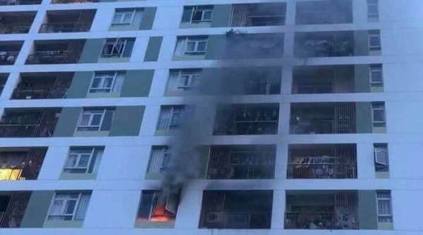 TP. HCM: Cháy căn hộ, hàng trăm người hoảng hốt tháo chạy