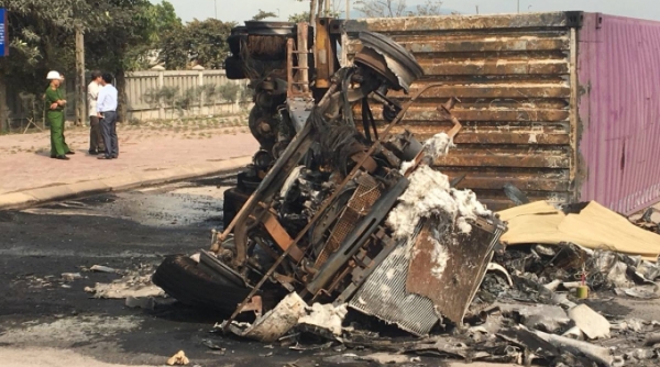 Thanh Hóa: Xe container bốc cháy khiến 2 người tử vong