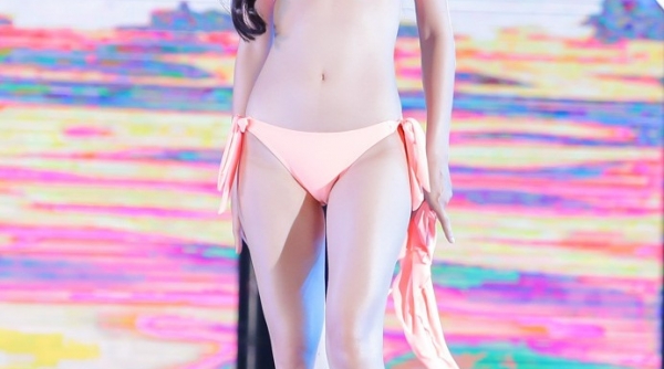 Bị "tuýt còi", Hoa hậu Biển Việt Nam vẫn trình diễn bikini nóng bỏng