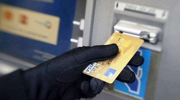 Bắt giữ 3 đối tượng người nước ngoài làm giả thẻ ATM của hơn 80 nạn nhân