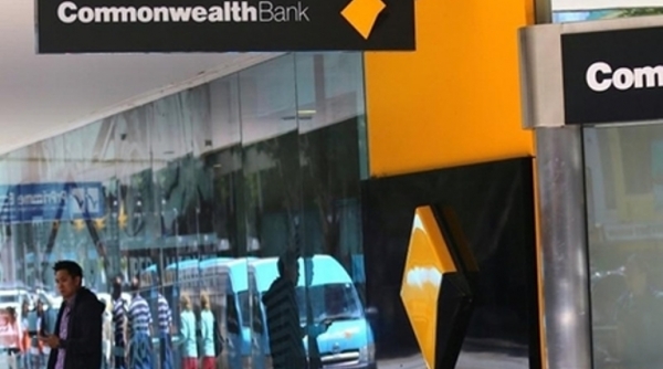 Khách hàng đã chết hơn 10 năm vẫn bị ngân hàng Australia thu phí!
