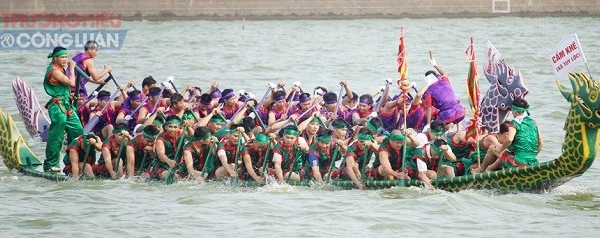 Giỗ Tổ Hùng Vương 2018: Hội bơi chải Việt Trì mở rộng - Ngoạn mục "đường đua"