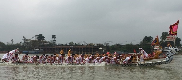 Lễ hội Đền Hùng năm 2018: Gần 200 tay chèo đua tài bơi chải truyền thống trên sông Lô