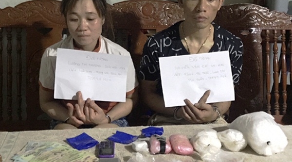 Bắt quả tang 2 đối tượng mang hàng trăm viên hồng phiến và heroin về Việt Nam