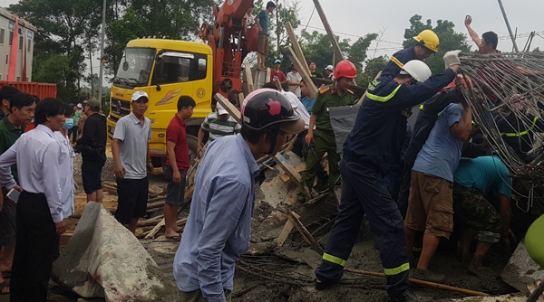 Thừa Thiên Huế: Sập giàn giáo thi công cây xăng khiến nhiều người bị thương