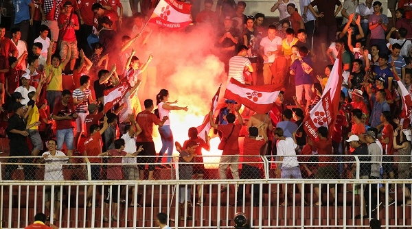 Hải Phòng bị phạt 90 triệu sau 6 vòng đấu tại V-League vì tội đốt pháo sáng