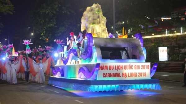 Khán giả ngỡ ngàng bởi sự quy mô buổi diễu hành Carnaval Hạ Long