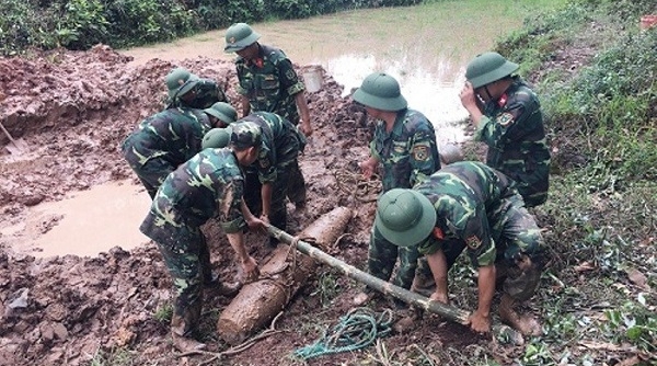 Quảng Ninh: Phát hiện quả bom nặng 225kg nằm dưới ruộng lúa