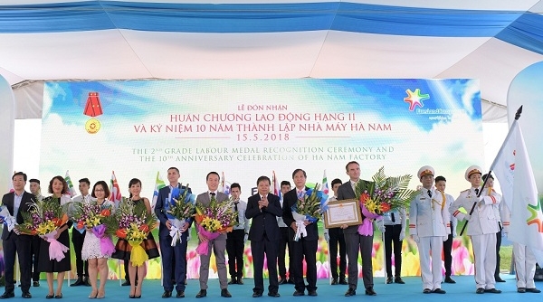 FrieslandCampina Hà Nam Vinh dự nhận huân chương lao động hạng nhì