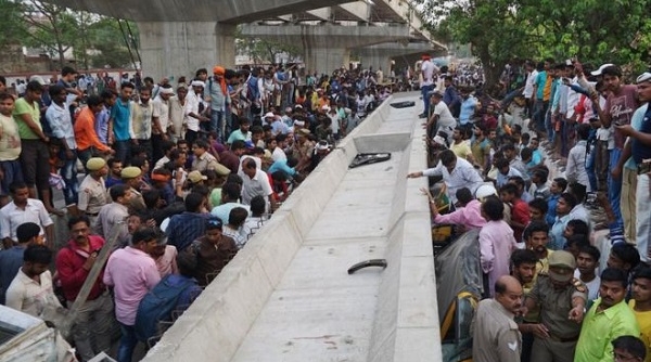 Ấn Độ: Cầu vượt bất ngờ đổ sập, 19 người thiệt mạng, khoảng 12 người bị thương