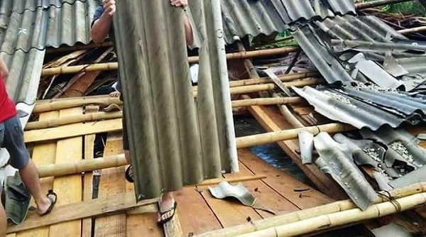 Nghệ An: Lốc xoáy trên diện rộng khiến hàng chục ngôi nhà hư hỏng nặng