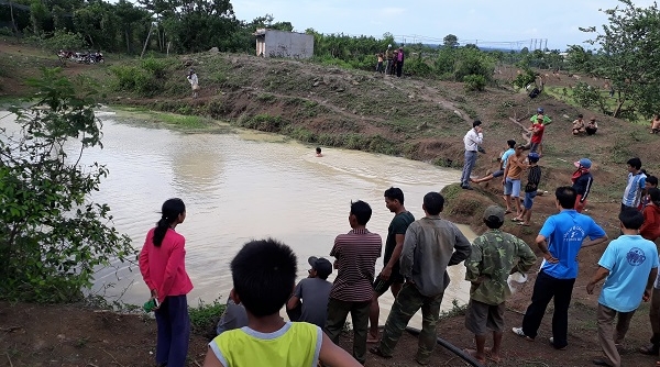 Gia Lai: Bắt cá ở hồ tưới, 2 học sinh đuối nước thương tâm