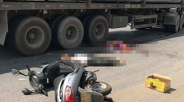 Hưng Yên: Va chạm giữa xe máy với xe ô tô đầu kéo, 2 vợ chồng chết thảm