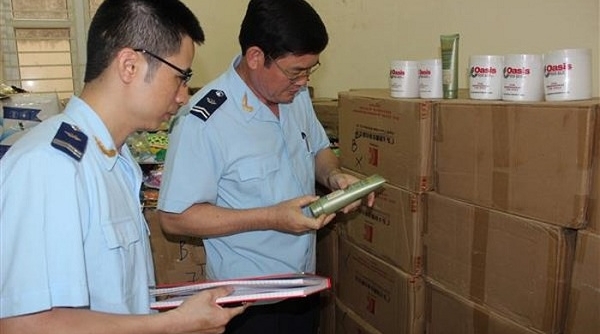 Bắt giữ tàu vận chuyển hơn 2000 lọ mỹ phẩm nhập lậu tại Quảng Ninh