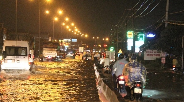 Đồng Nai: Mưa lớn, nhiều tuyến đường tại TP. Biên Hòa thành sông.