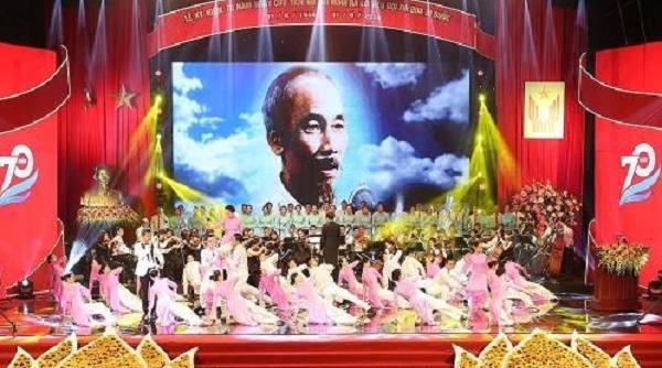 Long trọng lễ kỷ niệm 70 năm Chủ tịch Hồ Chí Minh ra 'Lời kêu gọi thi đua ái quốc'