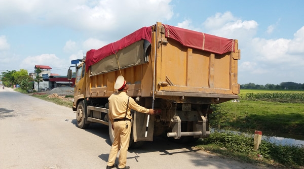 Huyện Tân Yên (Bắc Giang): Xử lý hoạt động xe quá tải trên đường 298