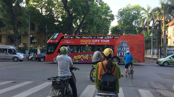 Trải nghiệm xe buýt “mui trần” sau 1 tuần khai trương ở Hà Nội
