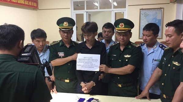 Bắt giữ đối tượng vận chuyển 431 viên hồng phiến từ Lào về Việt Nam