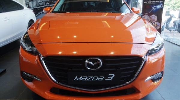 Hot girl Hà Thành và chiếc Mazda3 màu độc